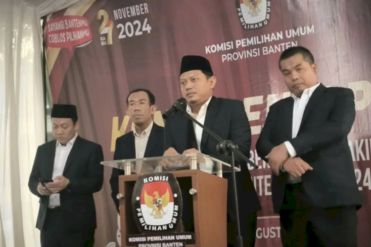 ilustrasi - Ketua KPU Provinsi Banten Mohamad Ihsan (pada mimbar) dalam konferensi pers di Serang, Kamis (29/8/2024). ANTARA/Devi Nindy