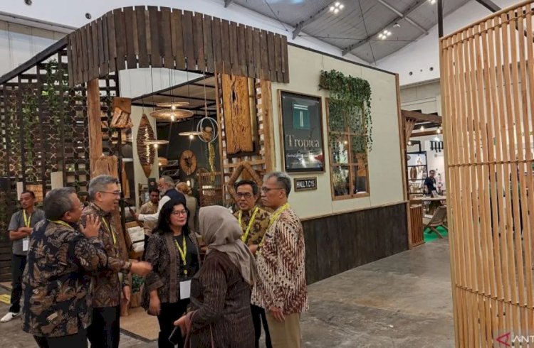 ilustrasi - Pameran furnitur dan kerajinan IFFINA Indonesia Mebel & Design Expo pada 14-17 September 2024 di ICE BSD, Kabupaten Tangerang, Banten. (Azmi Samsul Maarif)