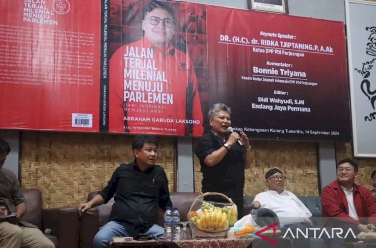 ilustrasi - Abraham Garuda Laksono meluncurkan buku tersebut di Padepokan Kebangsaan Karang Tumaritis, Kelapa Dua, Kabupaten Tangerang, Banten, Sabtu (14/9/2024). ANTARA/Irfan