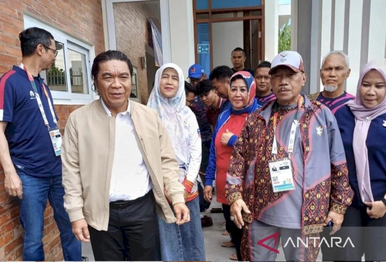 ilustrasi - Pj Gubernur Banten Al Muktabar di Sekretariat Kontingen Provinsi Banten pada PON XXI Aceh-Sumut di Banda Aceh, Senin (9/9/2024) (ANTARA/HO-Pemprov Banten)