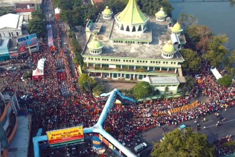 ilustrasi - Ribuan orang menghadiri prosesi 12 Tahunan Gotong Toapekong di Kawasan Pasar Lama Kisamaun Kota Tangerang Banten, Sabtu (21/9/2024) ANTARA/HO-Pemkot Tangerang
