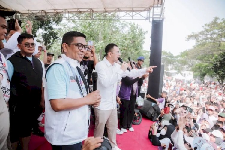 ilustrasi - Raffi Ahmad bersama Bakal Calon Gubernur Banten Andra Soni di Area Komersil Grand Batavia, Pasar Kemis Kabupaten Tangerang, Sabtu (21/9/2024). ANTARA/HO-Istimewa