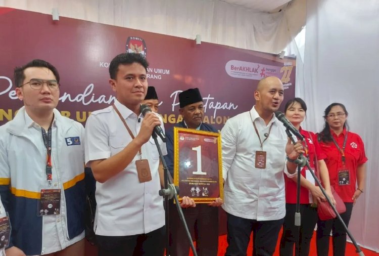 ilustrasi - Pasangan calon wali kota dan wakil wali kota Tangerang yakni Faldo Maldini (kiri) dan Fadlin Akbar (kanan) mendapatkan nomor urut satu dalam rapat pleno pengundian hari ini di kantor KPU Kota Tangerang. ANTARA/Irfan