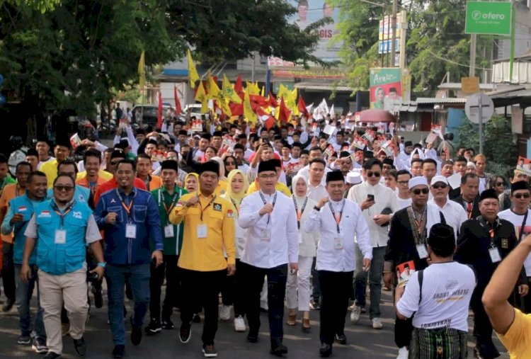 ilustrasi - Para pendukung pasangan calon Bupati-Wakil Bupati Serang Andika Hazrumy-Nanang Supriatna mengiringi pengundian nomor urut peserta Pilkada Kabupaten Serang 2024 ke kantor KPU Kabupaten Serang, di Serang, Senin (23/9/2024). ANTARA/HO-Tim Media Andika-Nanang