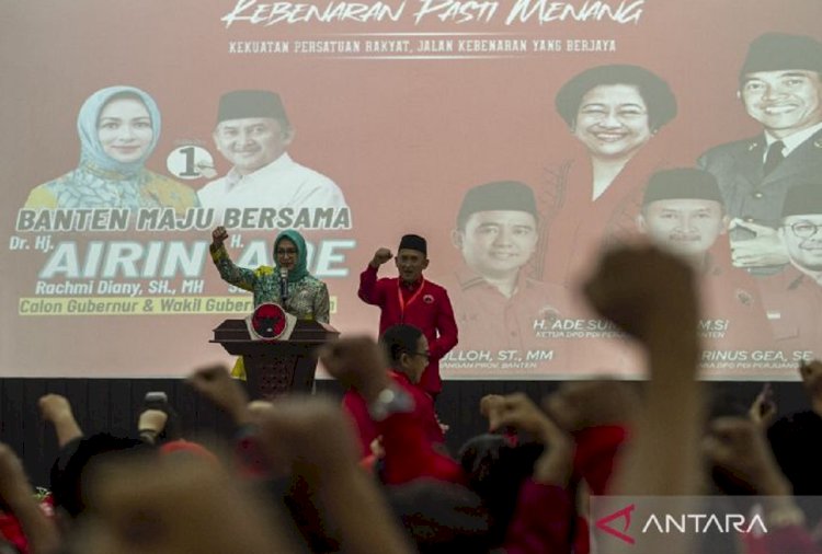 ilustrasi - Pasangan calon Gubernur dan Wakil Gubernur Banten nomor urut satu Airin Rachmi Diany (kiri) dan Ade Sumardi di Kantor DPD PDI Perjuangan, Kota Serang, Banten, Sabtu (28/9/2024). ANTARA FOTO/Angga Budhiyanto/gp