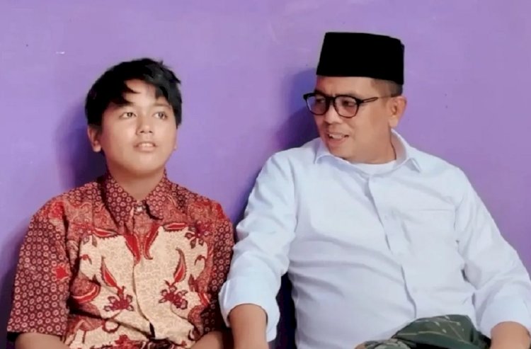 ilustrasi - Calon Gubernur Banten Andra Soni bersama Bastian Firjon (13 tahun), warga Jatake Kota Tangerang yang viral membukakan jalan bagi ambulans gawat darurat. ANTARA/HO-Tim Media Andra-Dimyati