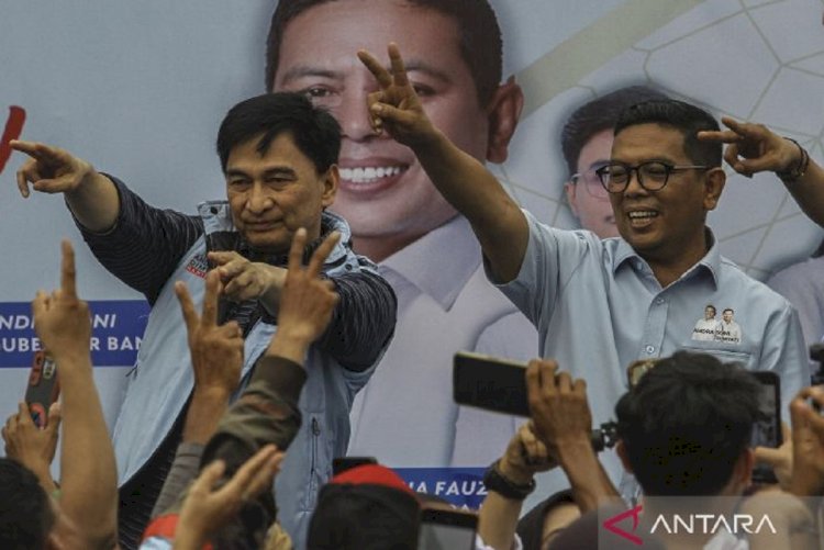 ilustrasi - Calon Gubernur Andra Soni dan Cawagub Dimyati Natakusumah saat kampanye. (ANTARA)
