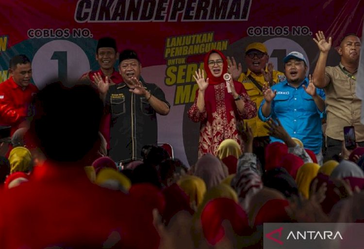 ilustrasi - Calon Gubernur Banten nomor urut satu Airin Rachmi Diany (tengah) saat kampanye di Desa Cikande Permai, Kabupaten Serang, Banten, Sabtu (5/10/2024). ANTARA FOTO/Angga Budhiyanto/gp
