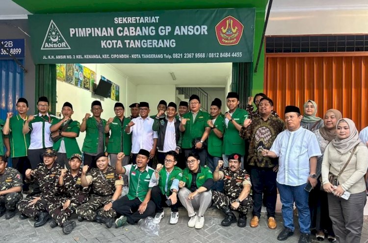 ilustrasi - Calon Gubernur Banten Andra Soni bersama pengurus GP Ansor Kota Tangerang seusai peresmian kantor sekretariat pimpinan cabang Gerakan Pemuda (GP) Ansor Kota Tangerang di Jalan KH. Amsir No. 2, Kelurahan Kenanga, Kecamatan Cipondoh, Minggu (6/10/2024). ANTARA/HO-Tim media Andra Soni.