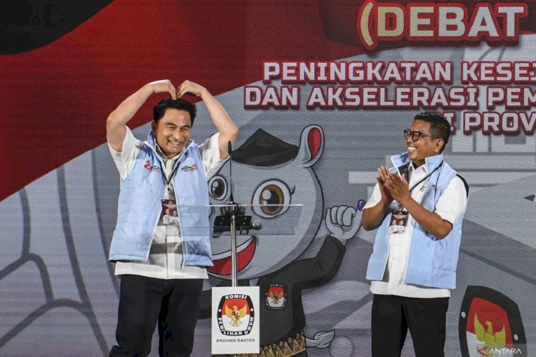 ilustrasi - Cagub-cawagub nomor urut 2 Andra Soni (kanan) dan Achmad Dimyati Natakusumah (kiri) saat acara debat di Jakarta, Rabu (16/10/2024). ANTARA FOTO/Galih Pradipta/nym.