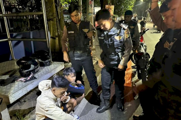 ilustrasi - Tim Patroli presisi Polres Metro Tangerang Kota mengamankan dua terduga pelaku pencurian kendaraan bermotor berinisial MI (24) dan NA (24) di Jalan KS. Tubun, Pasar Baru, Karawaci, Kota Tangerang, Jumat (25/10/2024). ANTARA/HO-Polres Metro Tangerang Kota