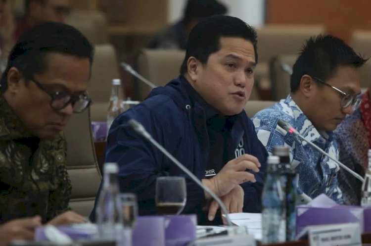 ilustrasi - Menteri BUMN Erick Thohir (tengah) didampingi Wakil Menteri II Kartika Wirjoatmodjo (kiri) dan Wakil Menteri Aminuddin Ma'ruf (kanan) saat rapat kerja dengan Komisi VI DPR, Senin (4/11/2024) (ANTARA FOTO/Muhammad Iqbal/rwa.)