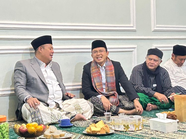 Wakil Ketua Fraksi PKB Maman Imanulhaq saat acara haul ke 20 KH Ali Imron. Foto: Rohim