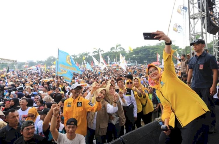 ilustrasi - Calon Gubernur Banten nomor urut 1 Airin Rachmi Diany saat kampanye di Modernland Cikande, Minggu (17/11/2024). ANTARA/HO-Tim Airin