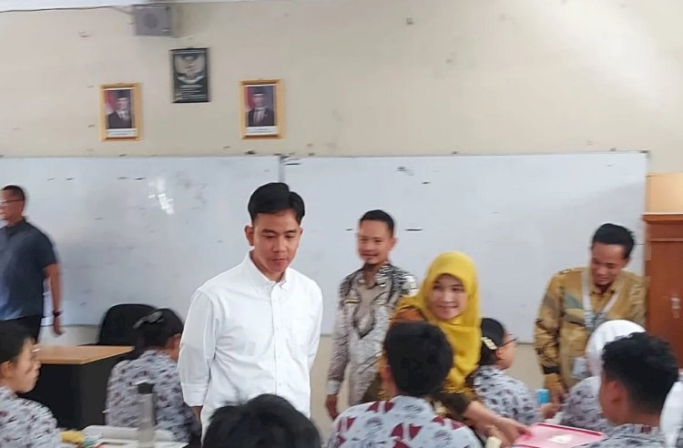 ilustrasi - Wakil Presiden Gibran Rakabuming Raka saat meninjau makan bergizi gratis di SMKN 3 Kota Tangerang, Kamis (21/11/2024). ANTARA/Irfan