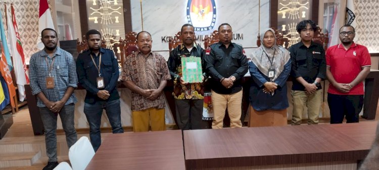 Paslon Idenpenden Thomas Ewit Marot Kofiaga dan Phiter Mambrasar Unggul Quick Count di Pilkada Tambrauw/rmolbanten