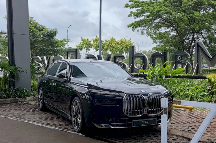 ilustrasi - Mandaya Royal Hospital Puri, Tangerang, Banten, sediakan layanan eksklusif antar-jemput pasien dengan mobil mewah BMW tipe Sedan listrik i5 dan i7. ANTARA/Azmi Samsul Maarif