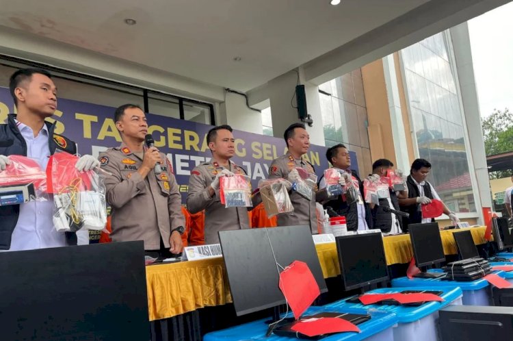 ilustrasi - Kepolisian Resor (Polres) Tangerang Selatan (Tangsel), Polda Metro Jaya, rilis pelaku praktik judi online (Judol) 'Djarum Tato'. (ANTARA/Azmi Samsul Maarif)