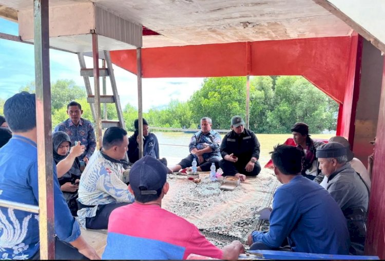 ilustrasi - Ombudsman RI berdiskusi dengan warga terkait pemagaran laut sejauh satu kilometer dari bibir pantai di Pulau Cangkir, Kabupaten Tangerang, Kamis (5/12/2024). (ANTARA/HO-Ombudsman Banten)
