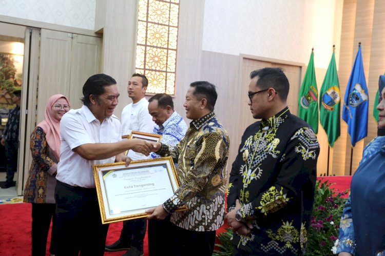 Pengharagaan Pemerintah Daerah dengan Realisasi Transfer ke Daerah Terbaik tahun 2024 dari Kementerian Keuangan Direktorat Jenderal Perbendaharaan Kanwil Provinsi Banten.