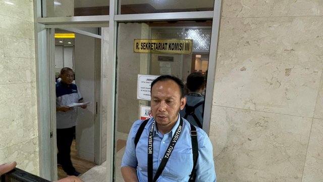 Barisan Advokat Bersatu saat mengadu kasus vonis lepas pasutri ke DPR RI.