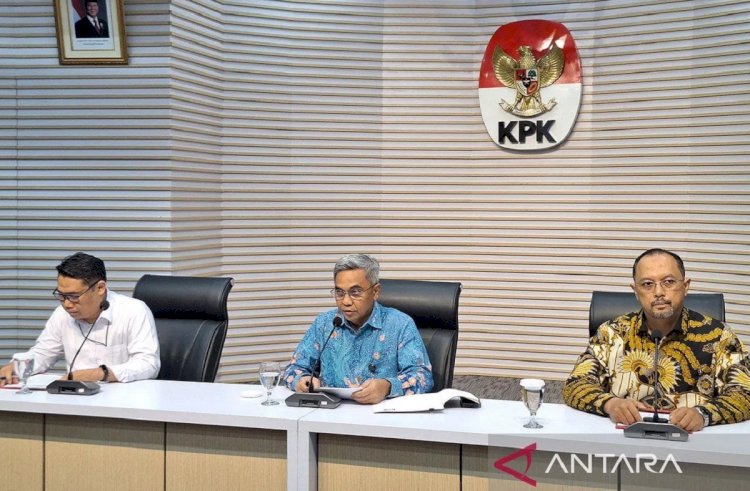 ilustrasi - Ketua KPK Setyo Budiyanto (tengah) berikan keterangan kepada wartawan di Gedung Merah Putih KPK, Jakarta, Selasa (24/12/2024). ANTARA/Fianda Sjofjan Rassat/aa.