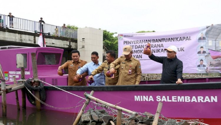 ilustrasi - Pemerintah Kabupaten (Pemkab) Tangerang, Provinsi Banten, menyerahkan bantuan kapal dan alat tangkap ikan, Senin (23/12/2024). (ANTARA/HO-Pemkab Tangerang)