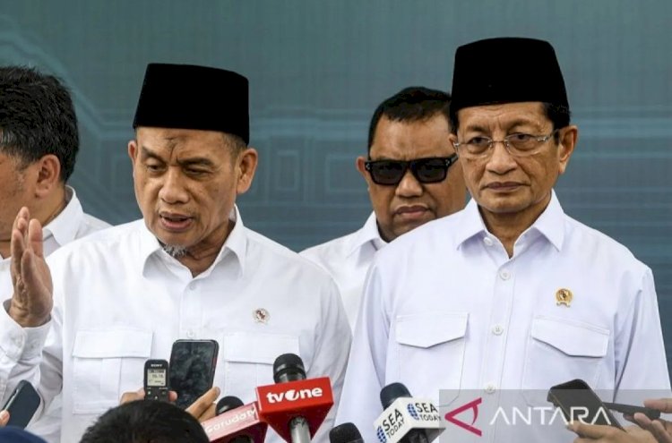 ilustrasi - Menteri Agama Nasaruddin Umar (kanan) dan Wakil Menteri Agama Muhammad Syafi'i (kiri) menjawab pertanyaan wartawan seusai melakukan rapat koordinasi dengan Mensesneg dan Seskab terkait persiapan pelaksanaan haji 2025 di Istana Negara, Jakarta, Jumat (27/12/2024). ANTARA FOTO/Muhammad Adimaja/nym/aa.