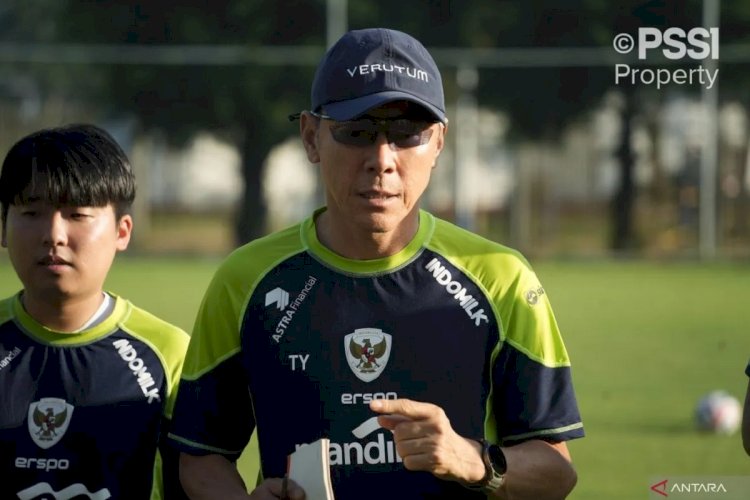 ilustrasi - Pelatih timnas Indonesia Shin Tae-yong saat memimpin latihan tim di Myanmar. Senin (9/12/2024). (ANTARA/HO-PSSI)
