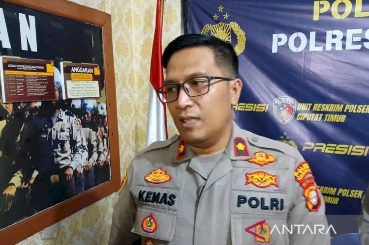 ilustrasi - Polisi ungkap motif bunuh diri satu keluarga di Tangsel Kapolsek Ciputat Timur, Kompol Kemas Arifin. ANTARA/Azmi Samsul Maarif/am.