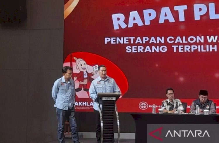 ilustrasi - Pasangan calon terpilih Budi Rustandi dan Nur Agis Aulia saat menyampaikan sambutannya di Aston Serang, Banten, Kamis (9/1/2024). ANTARA/Desi Purnama Sari.