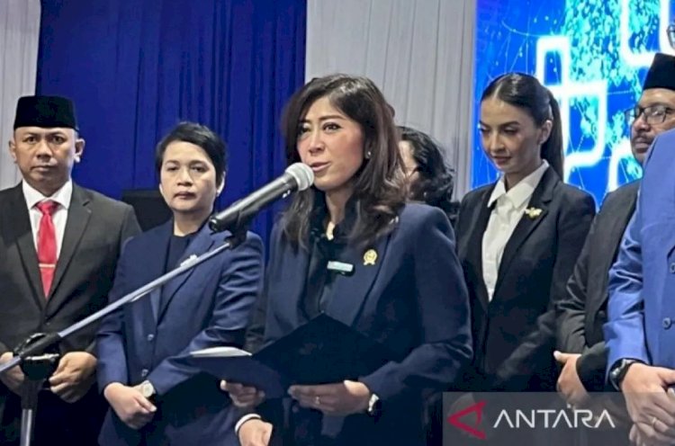 ilustrasi - Menteri Komunikasi dan Digital Meutya Hafid memberikan keterangan pers seusai acara pelantikan dan pengambilan sumpah janji jabatan pejabat pimpinan tinggi madya dan pimpinan tinggi Pratama di lingkungan Kementerian Komunikasi dan Digital di Kantor Kementerian Komdigi, Jakarta, Senin (13/1/2025). (ANTARA/Fathur Rochman)