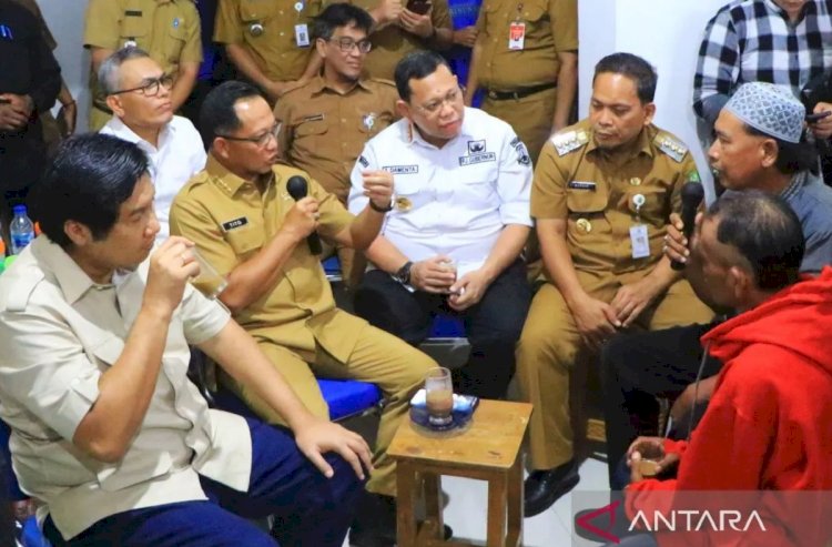 ilustrasi - Menteri PKP Maruar Sirait didampingi Menteri Dalam Negeri, Tito Karnivian, Pj Gubernur Banten dan Penjabat Wali Kota Tangerang Nurdin ngobrol bersama penghuni Rusunawa Cipta Griya Kedaung Kota Tangerang, Selasa (14/1/25). ANTARA/irfan