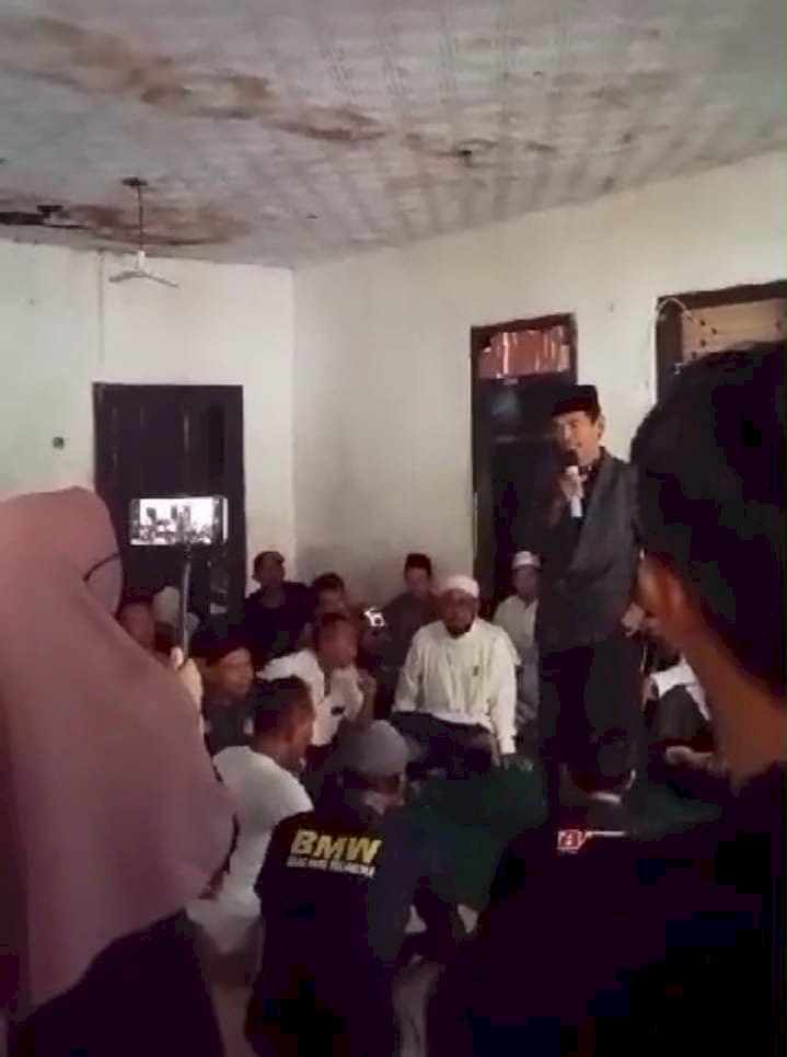 Warga desa Kerta menggelar Musyawarah Luar Biasa. Foto: Aji/rmolbanten