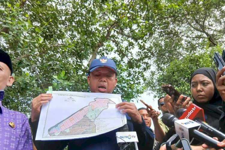 ilustrasi - Menteri ATR/BPN Nusron Wahid memberikan keterangan pers dalam kunjungan ke Desa Kohod, Pakuhaji, Kabupaten Tangerang, Banten., Jumat (24/1/2025). ANTARA/Azmi Samsul Maarif.
