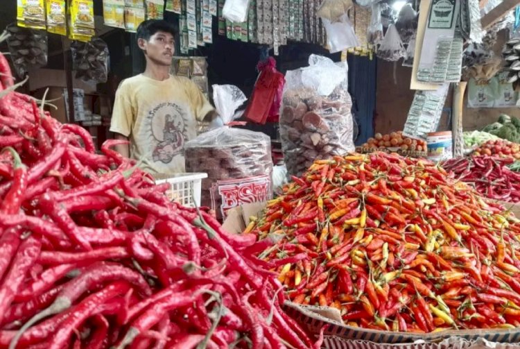ilustrasi - Penjual sembako di Pasar Induk Rau, Kota Serang, Banten, Sabtu, (25/1/2025). (ANTARA/Desi Purnama Sari)