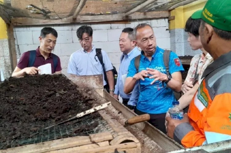 ilustrasi - Kunjungan dari perwakilan Pemerintah Kota Kitakyushu Jepang ke TPST3R Bina Mandiri di Periuk Kota Tangerang untuk mempelajari pengolahan sampah. ANTARA/HO-DLH Kota Tangerang.