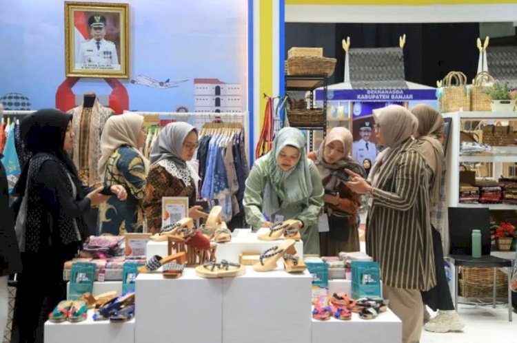 ilustrasi - Pembeli memadati stand penjualan UMKM Kota Tangerang di pameran International Handicraft Trade Fair (INACRAFT) 2025. ANTARA/HO-Pemkot Tangerang