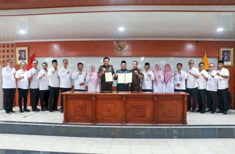 ilustrasi - Jajaran OPD Pemkab Serang bersama Kejari Serang foto bersama usai penandatanganan kerja sama di Serang, Banten, Rabu, (19/2/2025). (ANTARA/HO-Pemkab Serang)