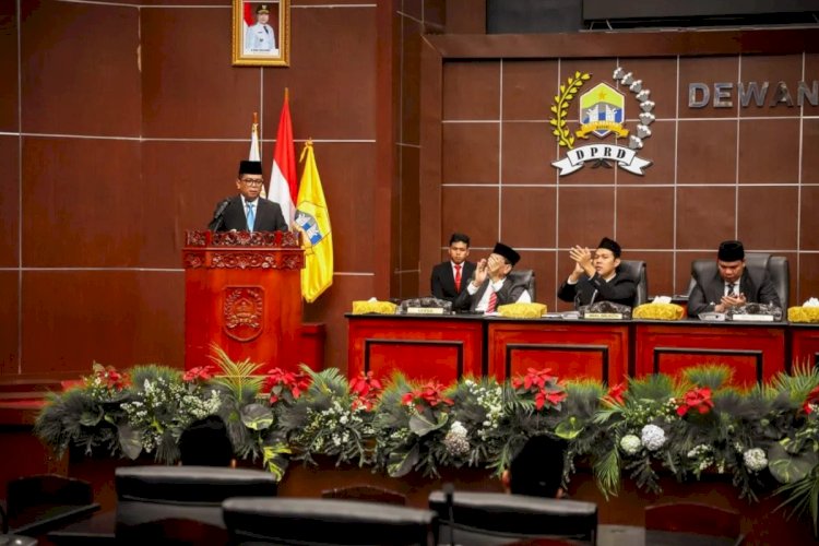 ilustrasi - Gubernur Banten Andra Soni dalam Rapat Paripurna Serah Terima Jabatan Wali Kota dan Wakil Wali Kota Serang Budi Rustandi dan Agis Nur Aulia di DPRD Kota Serang, Sabtu (1/3/2025). ANTARA/HO-Pemprov Banten