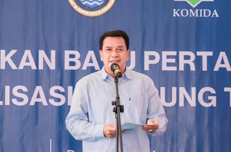 ilustrasi - Bupati Tangerang Maesyal Rasyid meresmikan program pembangunan 110 unit rumah layak huni untuk nelayan. (HO/Pemkab Tangerang)