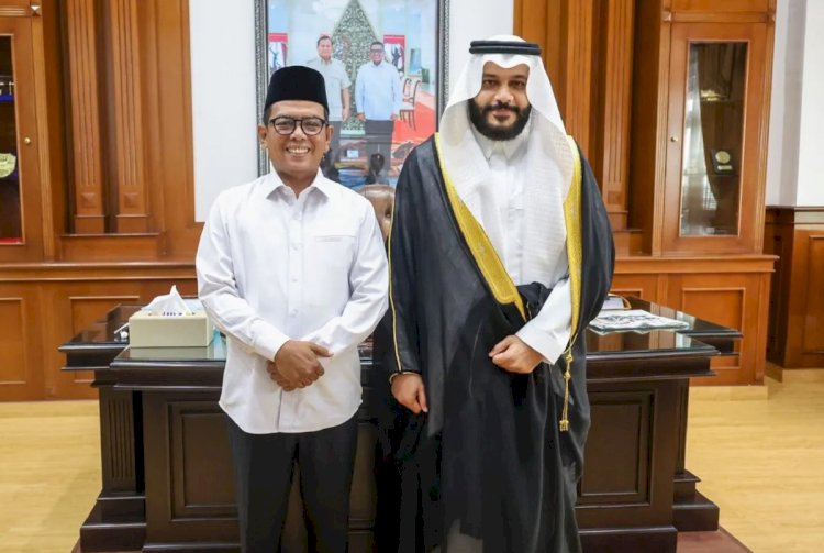 ilustrasi - Gubernur Banten Andra Soni bersama Imam Besar Masjidil Haram Syekh Abdurrahman Al Ausy di Kantor Gubernur Banten, KP3B Curug, Kota Serang, Jumat (7/3/2025). (ANTARA/HO-Pemprov Banten)