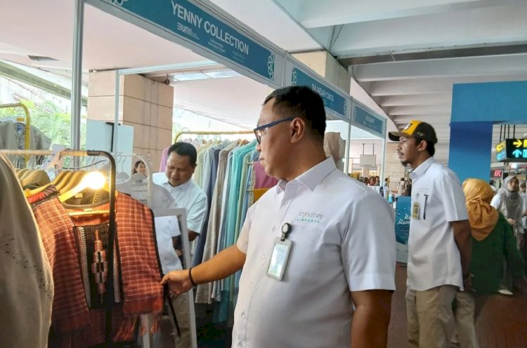 ilustrasi - General Manager PT Angkasa Pura Indonesia KC Bandara Soetta, Dwi Ananda Wicaksana didampingi Chief Executive Officer (CEO) Regional I InJourney Airports Agus Haryadi saat meninjau Bazar Ramadhan 2025. (ANTARA/Azmi Samsul Maarif)