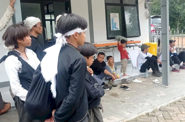 ilustrasi - Warga Badui berobat ke Klinik Kesehatan milik Sahabat Relawan Indonesia (SRI) di perbatasan kawasan masyarakat Badui di Kecamatan Leuwidamar Kabupaten Lebak. ANTARA/Mansyur