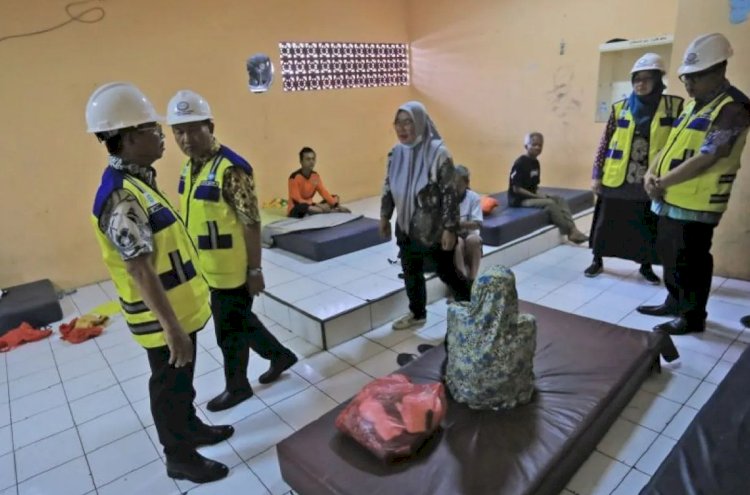 ilustrasi - Wali Kota Sachrudin (kiri) saat sidak layanan di RPS, Kamis. RMOLBanten/HO-Pemkot Tangerang