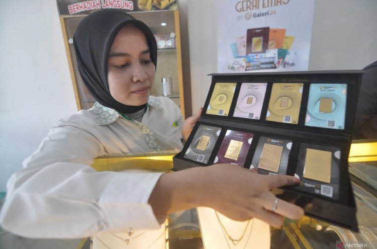 ilustrasi - Pegawai menata kepingan emas yang dijual di Kantor Pegadaian Cabang di Kota Bengkulu, Bengkulu, Rabu (9/4/2025). ANTARA FOTO/Muhammad Izfaldi/tom.