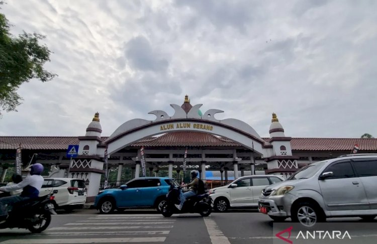 ilustrasi - Cuaca di Alun-Alun Kota Serang, Banten, cenderung berawan. ANTARA/Bayu Kuncahyo