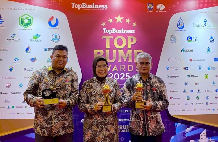 ilustrasi - Bupati Serang, Ratu Tatu Chasanah (tengah), terima penghargaan Top Pembina Badan Usaha Milik daerah (BUMD) Award dari Majalah Top Business di Jakarta, Senin, (28/4/2025). (ANTARA/HO-Pemkab Serang)