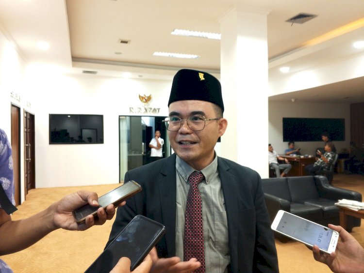 Anggota Komisi V DPRD Banten, Yeremia Mendrofa menyoroti penggunaan dana BOS (RMOL Banten)