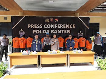Polda Banten saat menggelar konferensi pers pengungkapan kasus mobil bodong (Dirhat/RMOL Banten)